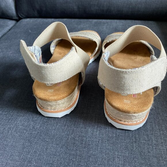 BOBS from Sketchers Wedge Sandals Tan Size 9W EXCELLENT Condition - Picture 4 of 7